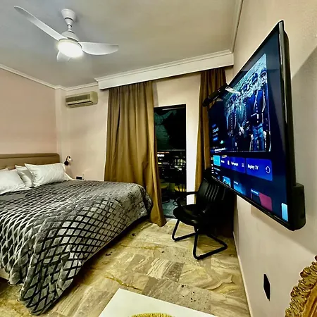 Travellers Julius Down Town Апартаменты